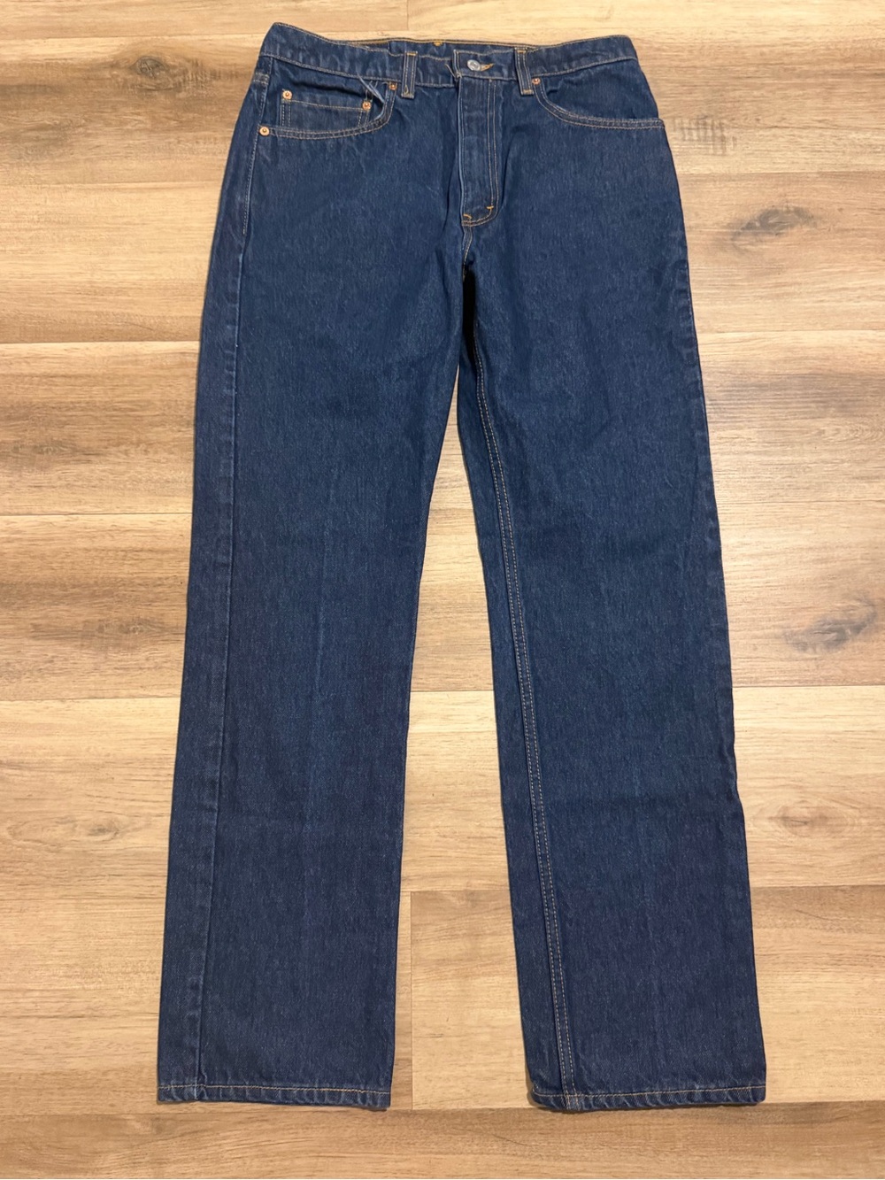 Vintage Levis Menโs 32x32 505 Regular Straight Leg Made USA Blue Jeans Dark Wash